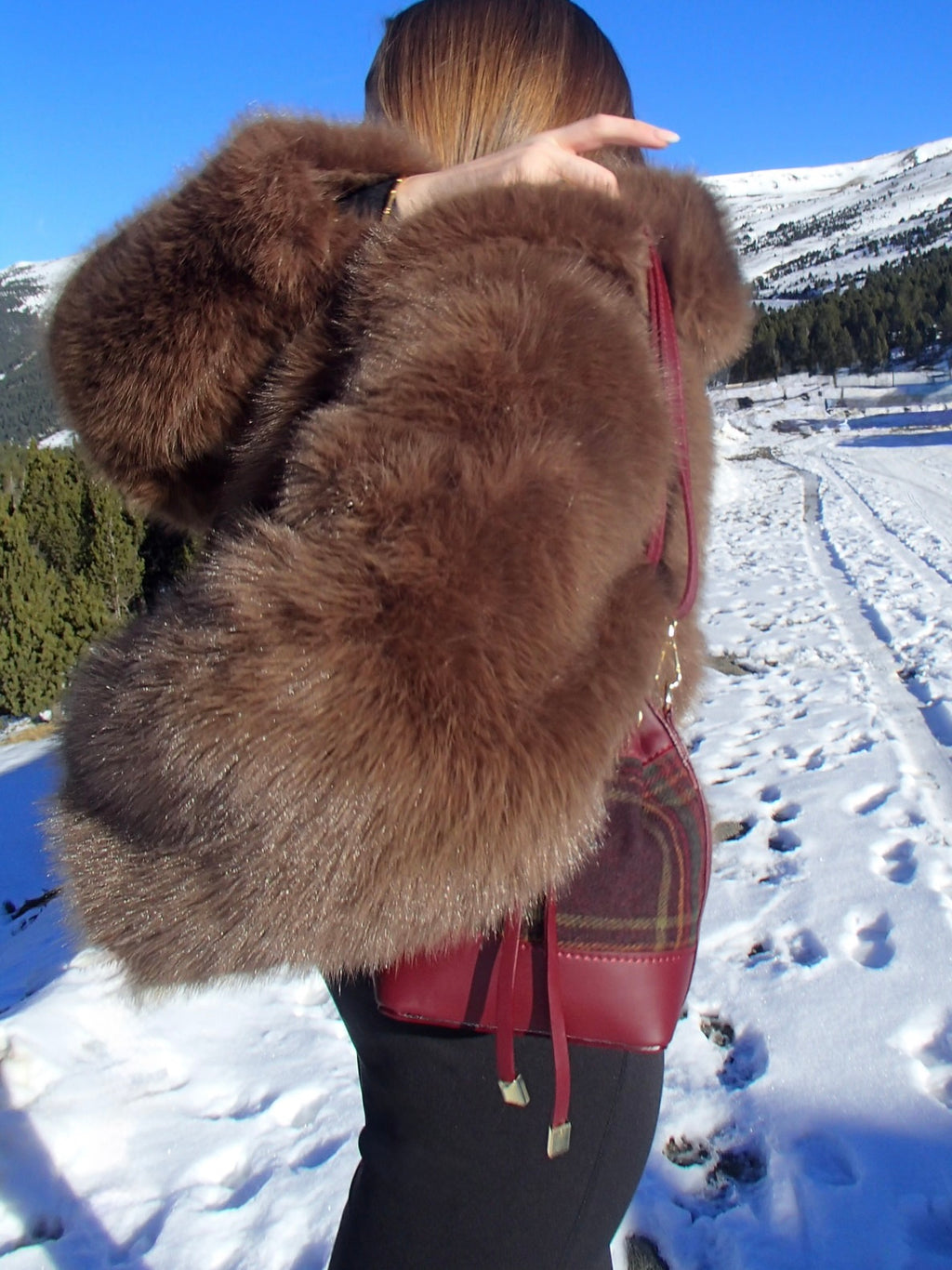 Bolso Saco de Piel y Tela Tartán en Color Burdeos