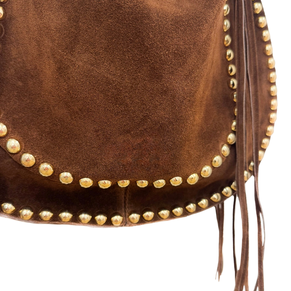 Bolso de Antelina Camel con Tachuelas y Flecos – Estilo Boho Chic
